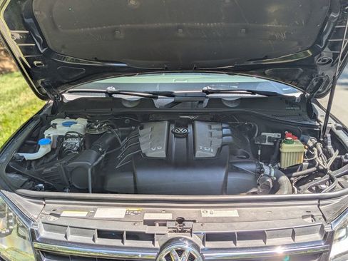 Used 2014 Volkswagen Touareg TDI AWD/4WD image 27