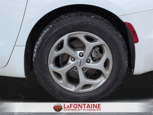 Used 2023 Chrysler Pacifica Limited image 33