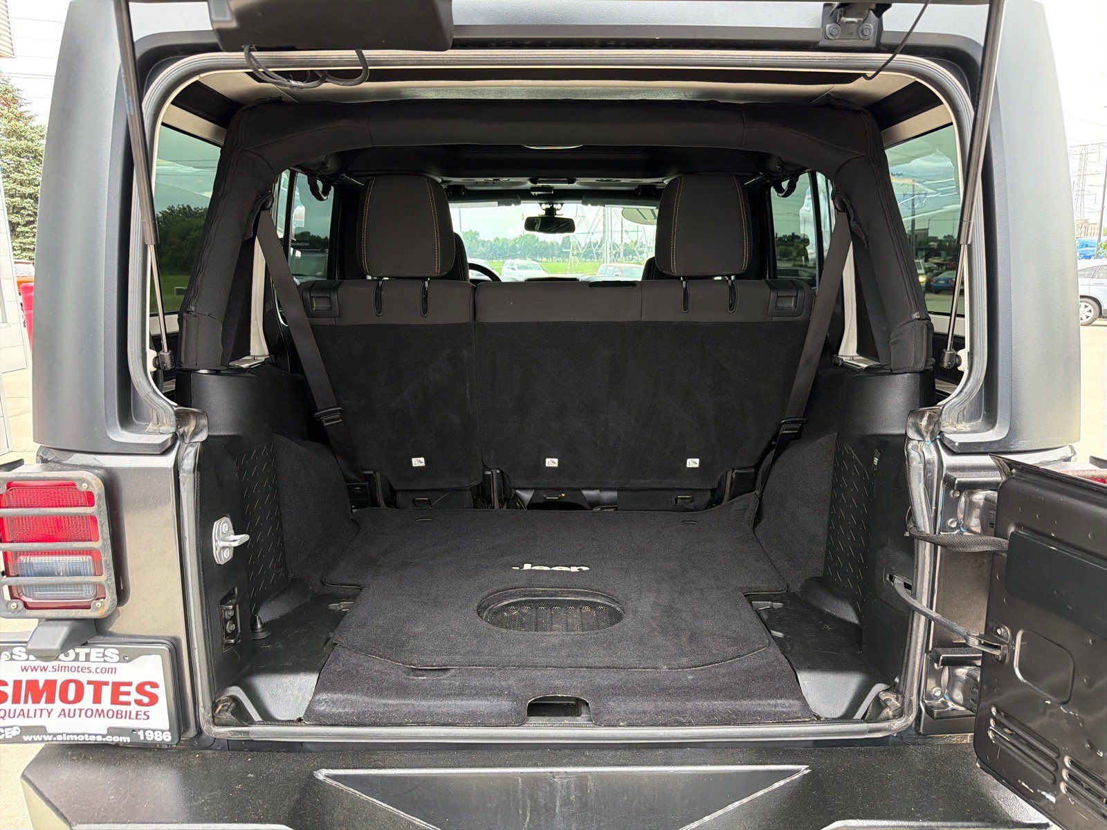 Used 2017 Jeep Wrangler Unlimited Sahara w/ Connectivity Group AWD/4WD image 10