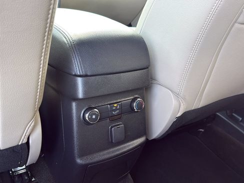 Used 2018 Ford Explorer XLT w/ Equipment Group 202A FWD image 27