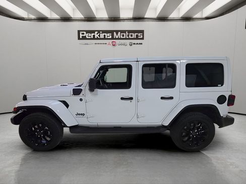 Used 2025 Jeep Wrangler Unlimited Sahara AWD/4WD image 2