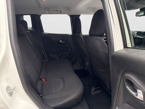 Used 2019 Jeep Renegade Latitude w/ Cold Weather Group AWD/4WD image 10
