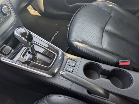 Used 2017 Nissan Sentra SR w/ SR Premium Technology Package image 25