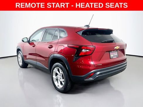 Used 2024 Chevrolet Trax LS w/ LS Convenience Package image 8