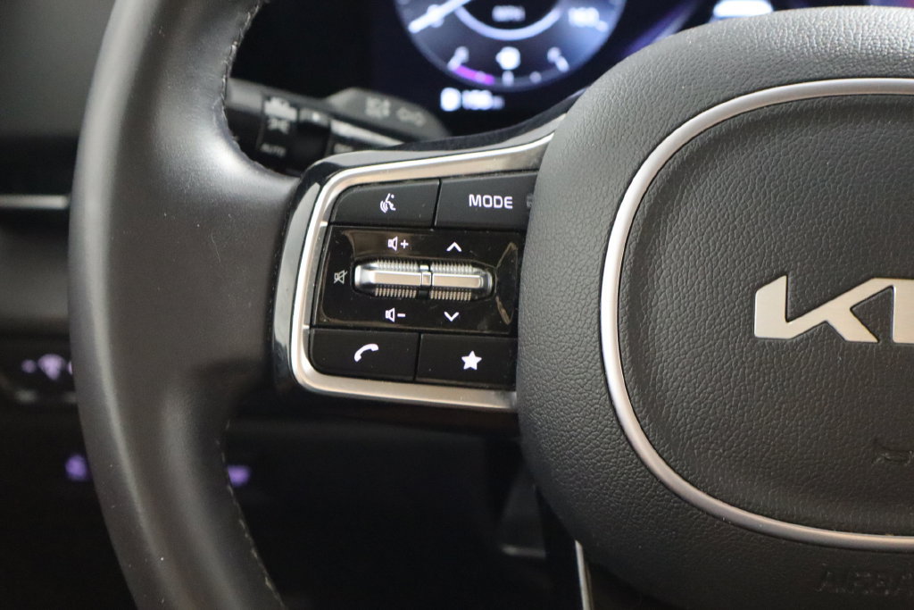 Used 2024 Kia Carnival SX FWD image 8