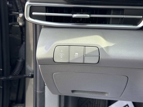 Certified 2024 Hyundai Elantra SEL image 29