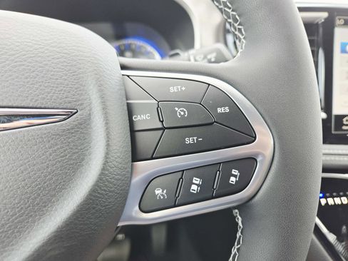 New 2026 Chrysler Pacifica Select image 22