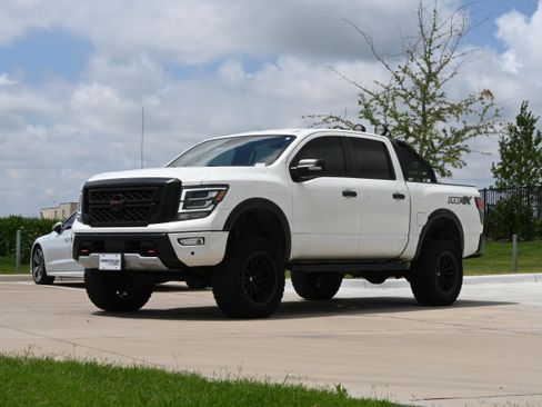 Used 2021 Nissan Titan PRO-4X w/ Pro-4x Convenience Package AWD/4WD image 5