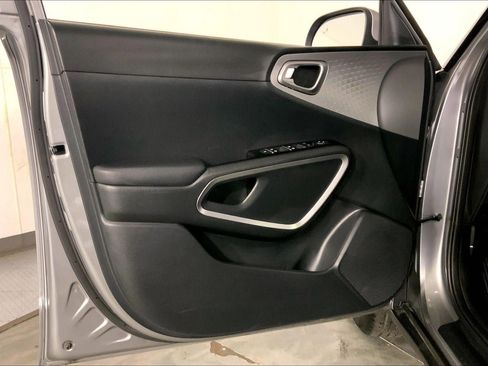 Certified 2025 Kia Soul LX image 24