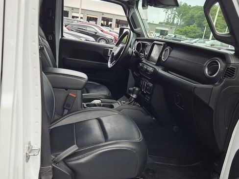 Used 2019 Jeep Wrangler Unlimited Sahara w/ Quick Order Package 24M Moab AWD/4WD image 17