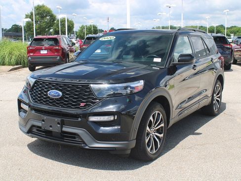Used 2020 Ford Explorer ST w/ Premium Technology Package image 2