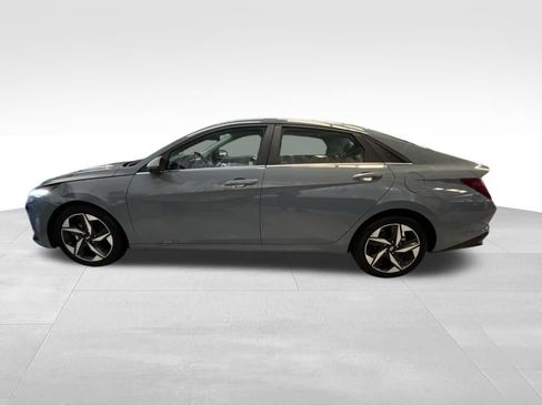 Used 2023 Hyundai Elantra Limited w/ Cargo Package FWD image 2