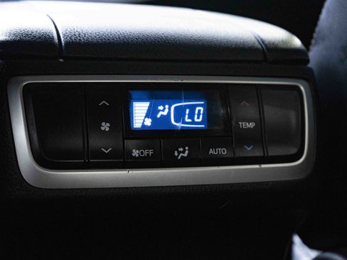 Used 2016 Toyota Highlander Limited FWD image 41