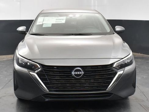 Used 2024 Nissan Sentra SV w/ Trunk Package image 2