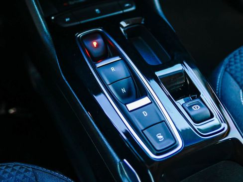 Used 2022 Chevrolet Bolt EUV LT w/ Comfort Package image 22