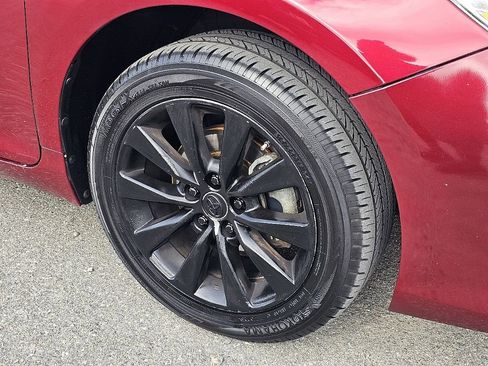 Used 2017 Toyota Camry XLE image 7