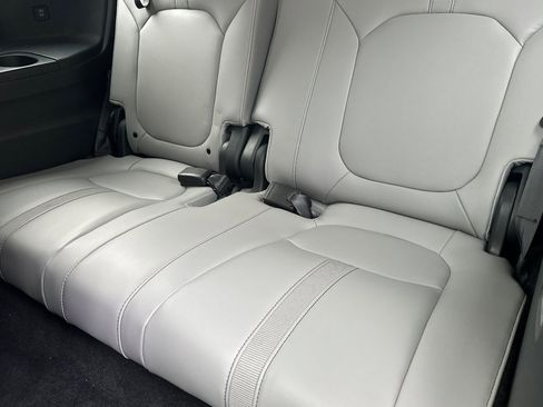 Used 2025 Honda Pilot Touring image 34