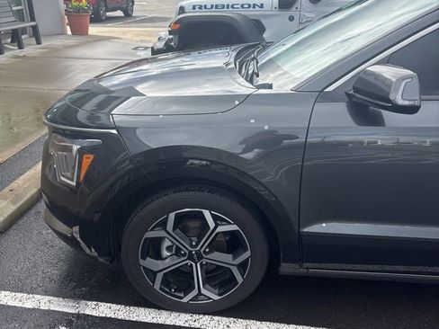 Used 2024 Kia Niro EX Touring image 5