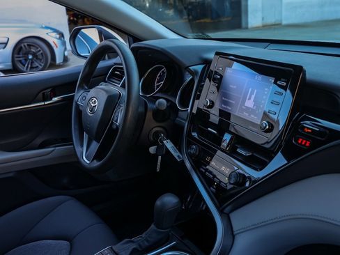 Used 2022 Toyota Camry LE image 19