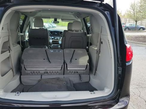 Certified 2018 Chrysler Pacifica Touring-L FWD image 26