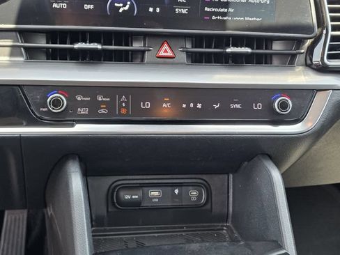 Used 2024 Kia Sportage EX FWD image 22