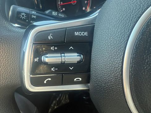 Used 2022 Kia Sorento LX AWD/4WD image 12