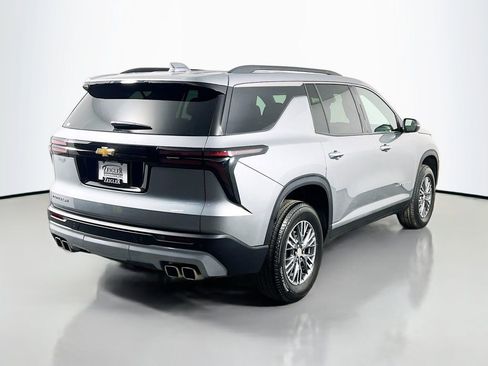 Used 2025 Chevrolet Traverse LT image 5