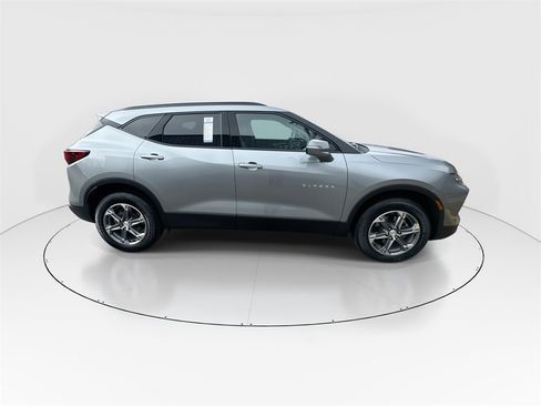Used 2023 Chevrolet Blazer LT image 9