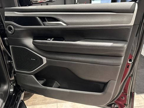 New 2025 Jeep Wagoneer w/ Convenience Group I image 18