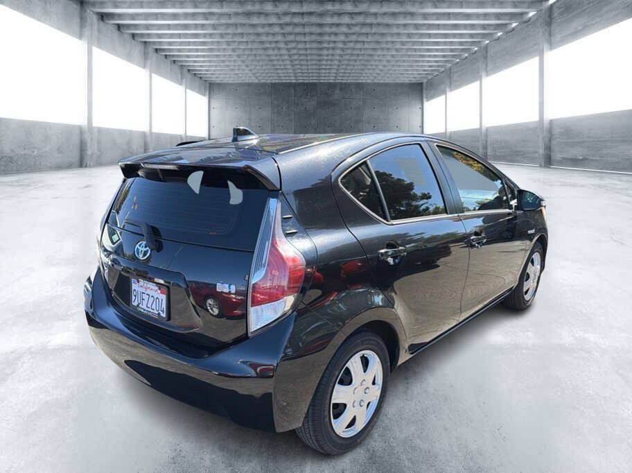 Used 2015 Toyota Prius C One FWD image 3
