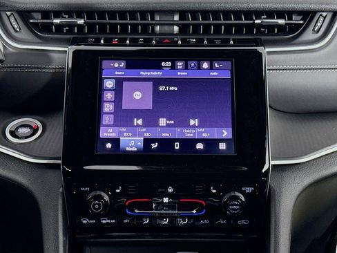 New 2025 Jeep Grand Cherokee Laredo image 24