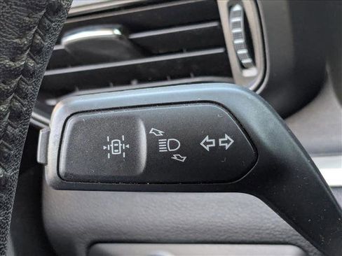 Used 2021 Ford Explorer XLT image 11