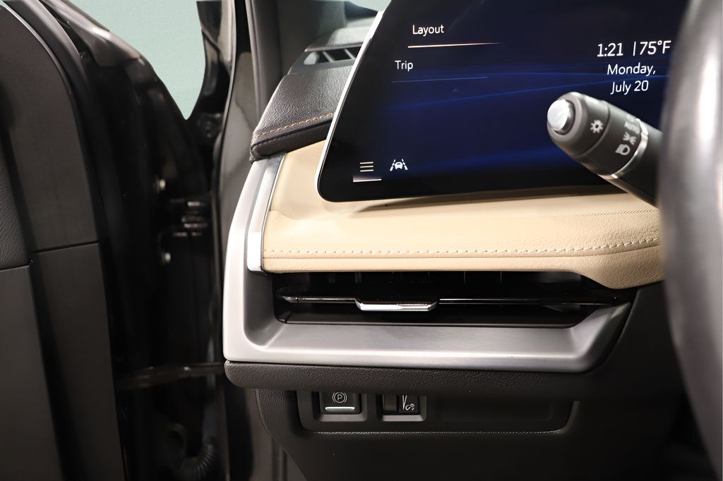 Used 2024 Cadillac XT4 Luxury FWD image 13