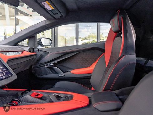 Used 2025 Lamborghini Revuelto AWD/4WD image 26