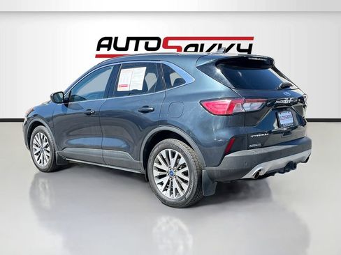 Used 2022 Ford Escape Titanium w/ Class II Trailer Tow Package image 5