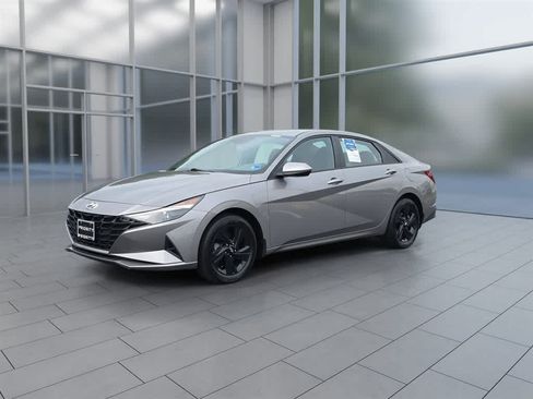 Used 2023 Hyundai Elantra SEL FWD image 5