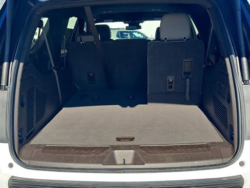 Used 2023 Chevrolet Suburban LT image 13