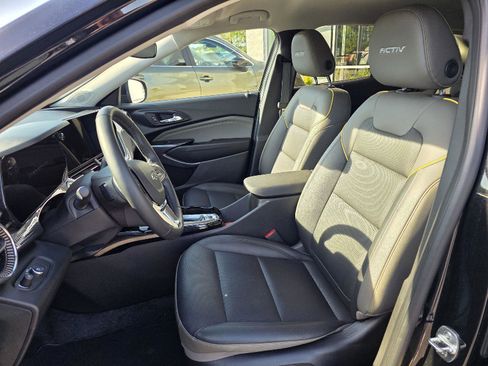 Used 2024 Chevrolet Trax ACTIV image 9