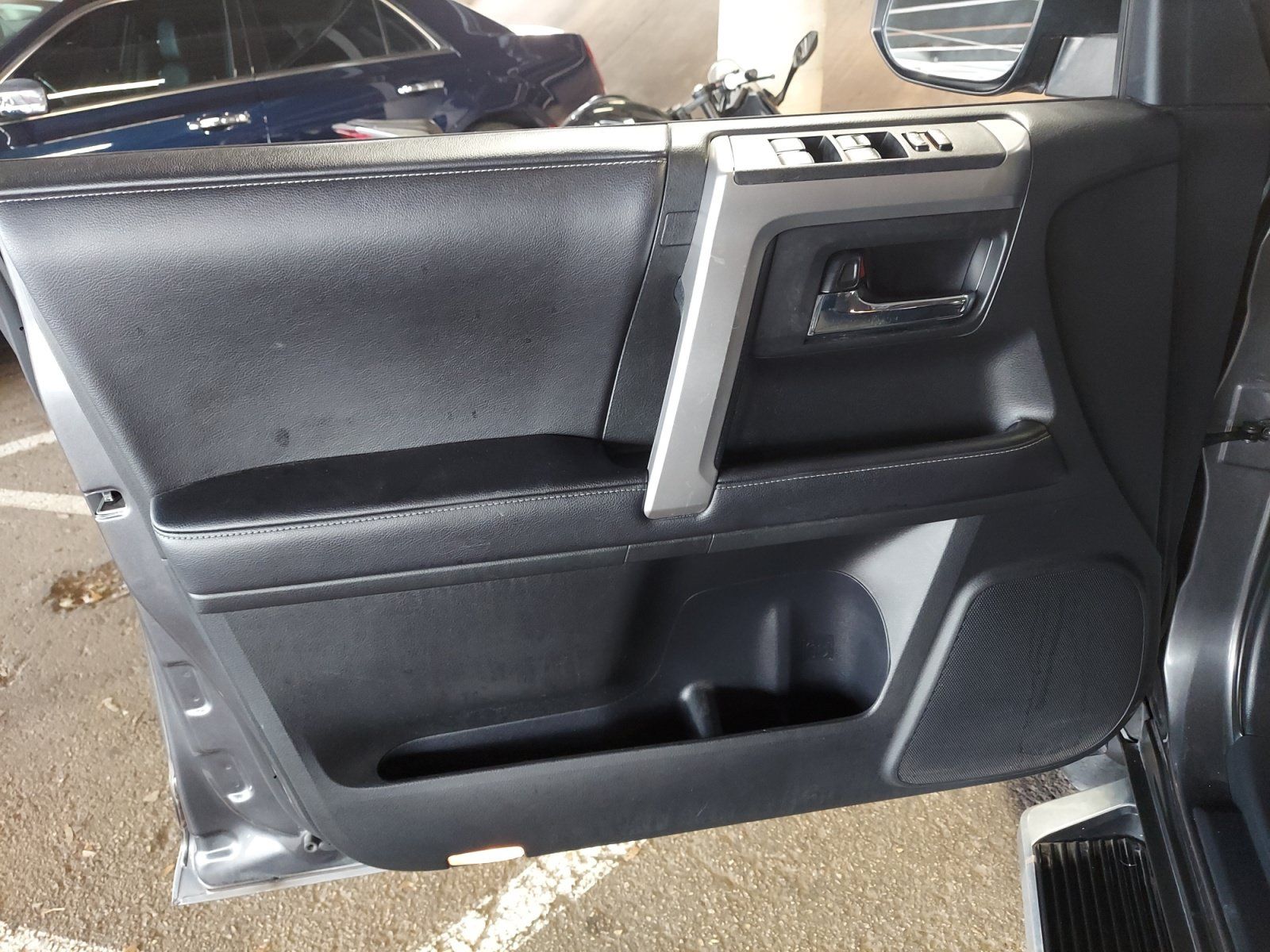 Used 2018 Toyota 4Runner SR5 RWD image 28
