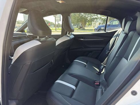 Used 2025 Toyota Camry SE w/ Convenience Package FWD image 18