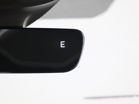 Used 2025 Volkswagen Taos SE image 36