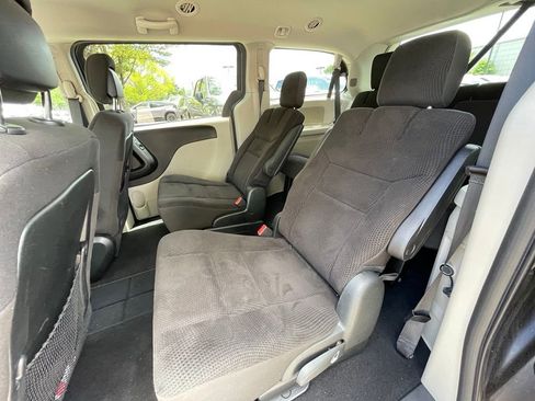 Used 2018 Dodge Grand Caravan SE w/ UConnect Hands-Free Group FWD image 27