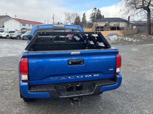 Used 2016 Toyota Tacoma TRD Sport w/ Premium & Technology Package image 3