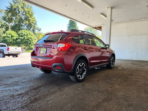 Used 2017 Subaru Crosstrek 2.0i Limited w/ Popular Package #1 AWD/4WD image 3