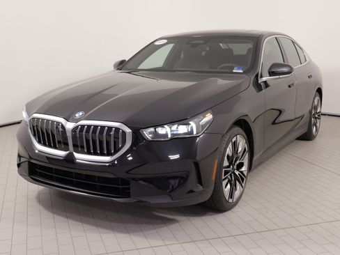 Used 2026 BMW 530i RWD image 4