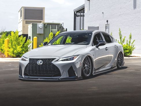 Used 2024 Lexus IS 500 RWD image 18