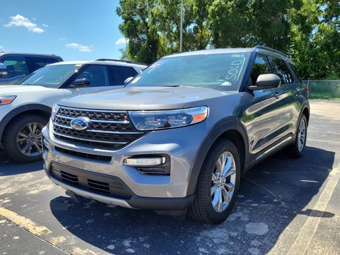 Used 2023 Ford Explorer XLT w/ Equipment Group 202A RWD image 3
