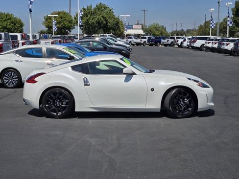 Used 2020 Nissan 370Z Coupe RWD image 3
