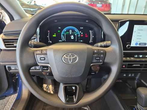 Used 2025 Toyota Camry LE FWD image 18