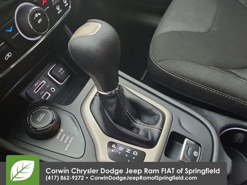 Certified 2016 Jeep Cherokee Latitude image 28